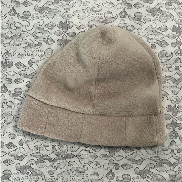 3 pieces Winter beanie set! 🧢❄️❄️ EACH INDIVIDUALLY IS $4!! - Picture 10 of 12